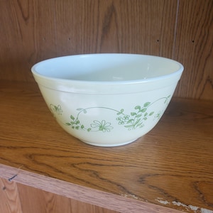 Shenandoah Pattern Pyrex 1.5 Liter Glass Dish or Mixing Bowl Yellow with Green Flowers Vintage Kitchen Collectible Bowl