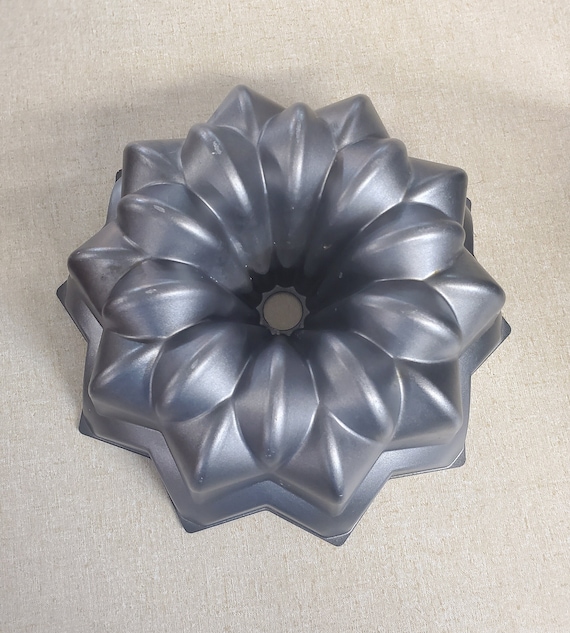 Nordic Ware 12 Cup Bundt Pan Silver