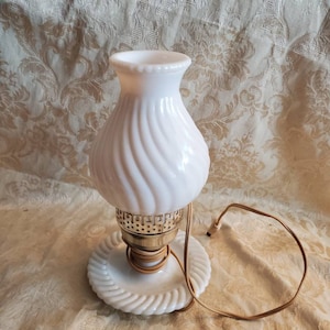 Working Underwriter Laboratories,  Swirl Design, Milk Glass, Working Desk  Lamp, Collectible Home Decor, Twist Knob