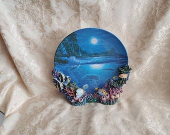 Moonlight Paradise, dekorativ tallrik i plast och harts av Hamilton Collection, 1996 från Colors of the Sea, tallrikskollektion