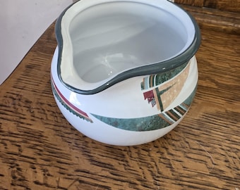 ノリタケ ストーンウェア ハンドペイント ニューウェスト グレイビーボートまたはシロップピッチャー、サンタフェ、レッド、グリーン、ブルー＆タン