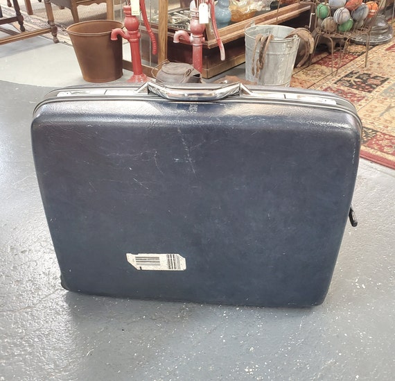 Rustic Large Sized, Hard Sided Samsonite Navy Blue Suitcase With