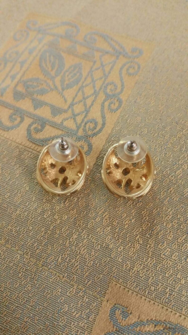 On Sale White Flower and Gold Toned Plastic Bead Stud Earrings Costume Jewelry Fashion Accessory