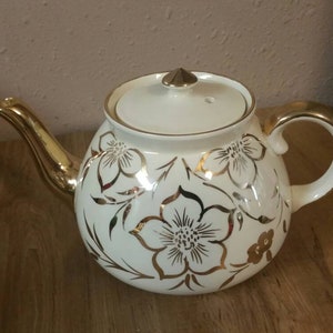 Gibsons Staffordshire Gilded Cream and Gold Flowers Tea Pot 6 Cup Tea Maker Made in England
