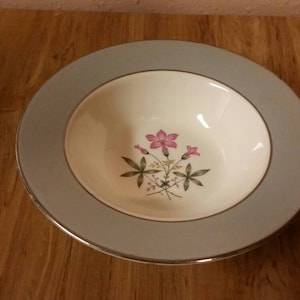 Grande Homer Laughlin Guscio d&#39;uovo Nautilus Cavalier Fiore rosa e bordo grigio CV30 Piccola ciotola da 8 pollici Piatto per cereali/frutta/salsa