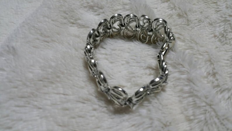 On Sale Signed Coro Heart Link Silver Toned Rhodium Clasp Bracelet Costume Jewelry Fashion Accessory