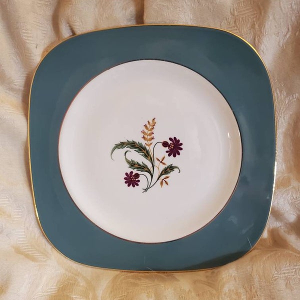 Homer Laughlin, Cavalier Eggshell, Berkshire Pattern, 7.50 inch Square Salad/Dessert Plate,  Green Rim, Floral Center, Verge