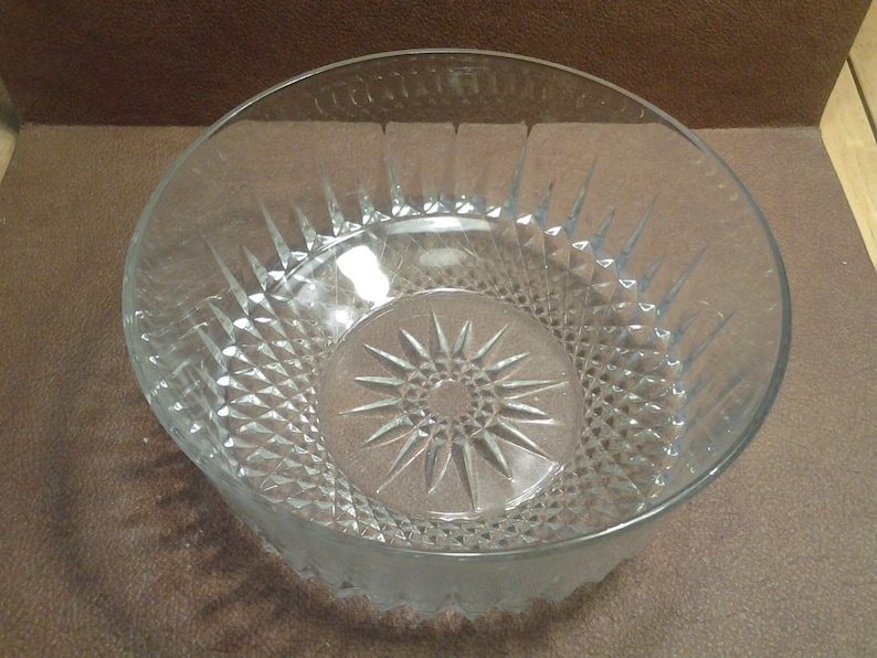 On Sale Arcoroc Large Serving Bowl France Made In The Usa Starburst Diamond Pattern Collectible Glass Bowls Home Living Myriam Com Tn