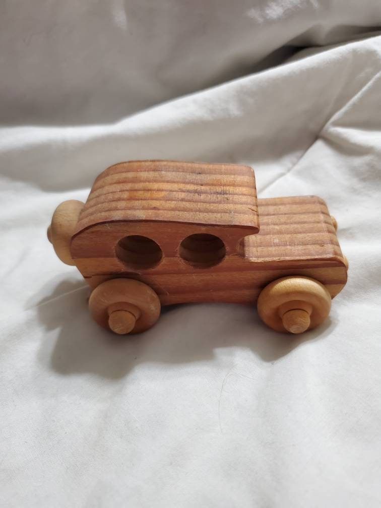 Small Handmade, Wooden Sedan Car, Pine Wood, Play Toy, Metal Free