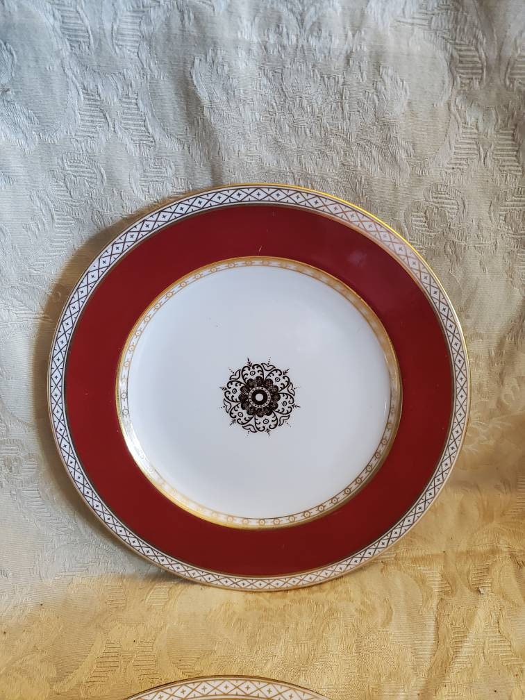 Davis Collarmore Red and Gold, 9 inch Luncheon or Small Dinner Plate, Copenlands China, Made in England,Spode China, Fine Dining
