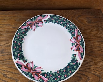 Gibson porselein, 10,50 inch hulstbessen, bord, groene hulst met felroze linten, alledaags gerecht, vermakelijk voor de feestdagen