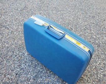 Very Clean, Large Sized, Hard Sided Samsonite Silhouette Powder Blue Suitcase, Home Decor, Vintage Wedding Box, Traveling Case