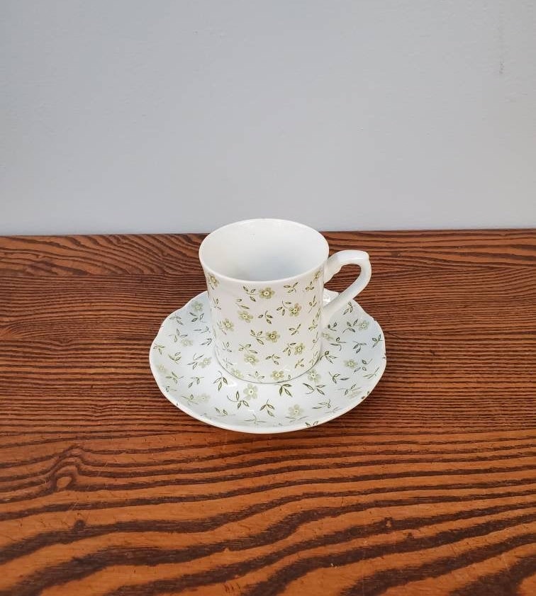 J and G Meakin, Forget Me Not, Tea Cup and Saucer, 2 Piece Set, Made in England, Green Flowers And Band, Scalloped