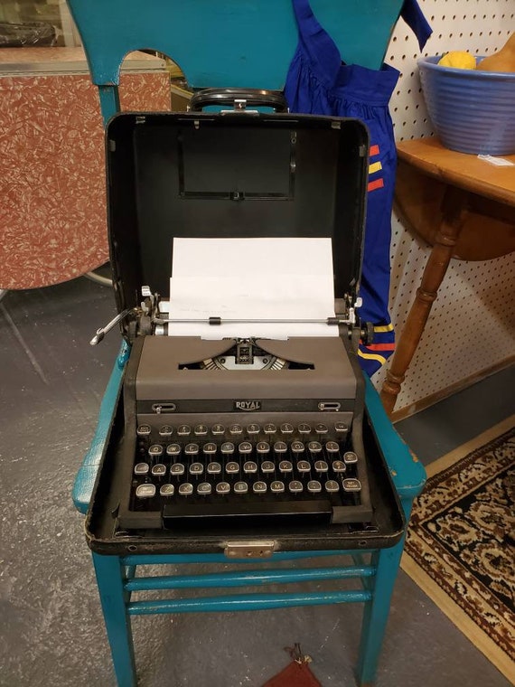 Royal Classic Manual Metal Typewriter Machine with Storage Case