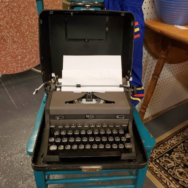 Royal Quiet Deluxe,  Manual Typewriter with Original Black Case, Vintage Computer, Office or Home Decor