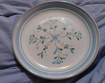 On Sale Fascino Stoneware  7.5 inch Salad/Dessert Plate with Blue and Pink Flowers Vintage Kitchen