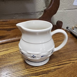 Longaberger, Woven Traditions,  Classic Blue, French White,  32 ounce Water/Juice Pitcher Retro Kitchen Oven, Dishwasher and Microwave Safe