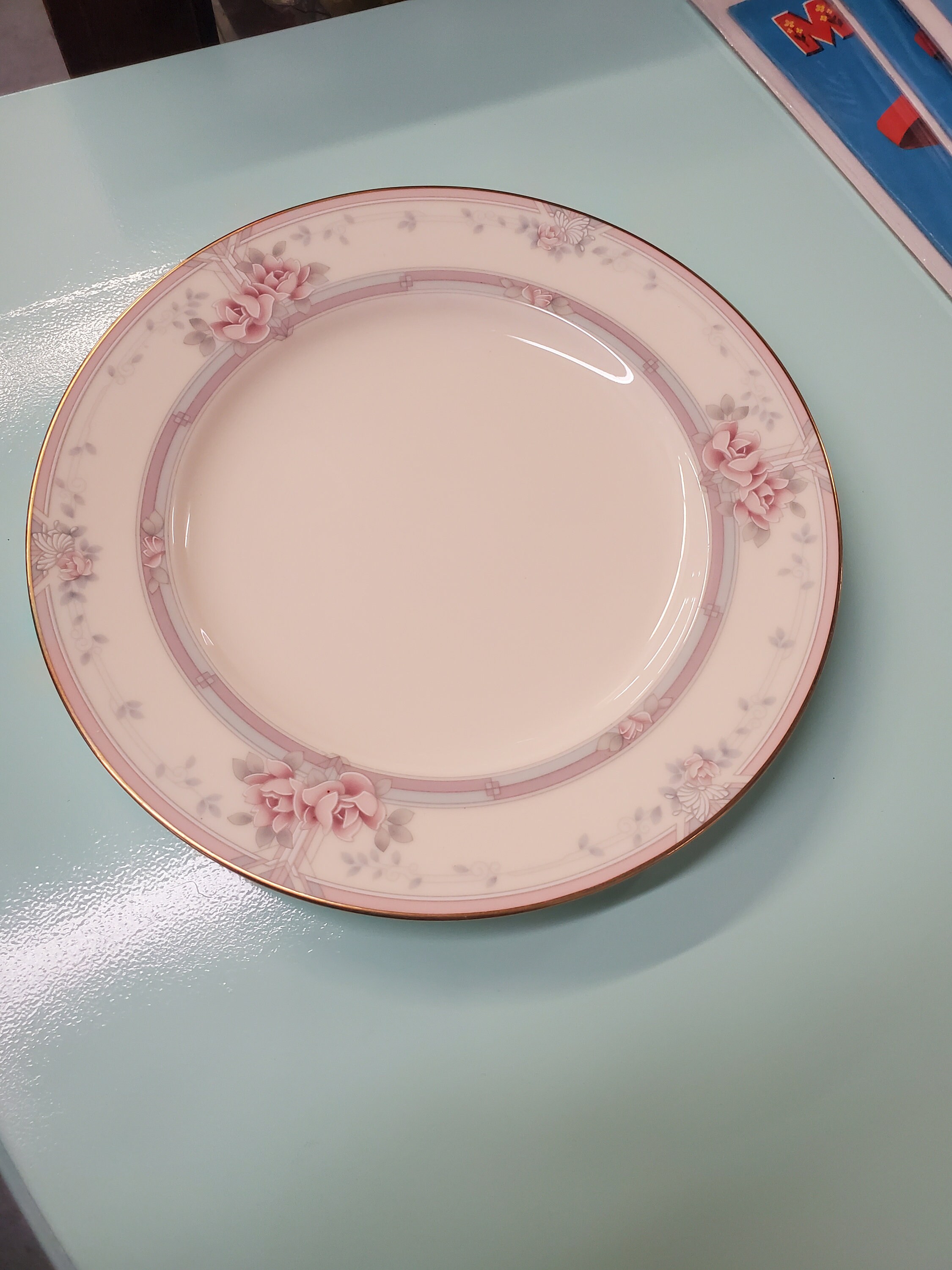 Noritake Fine China, 8.25 Inch Magnificence Salad Plate, Pink