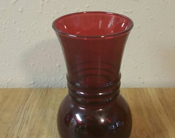 Anchor Hocking Royal Ruby ou Ruby Red Ball ou Horn Style Vase en verre vintage Home Decor