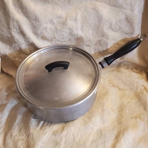 Wear Ever Aluminum, No 1053 1/2, 9.25 Inch Used Cooking Pot With Black  Wooden Handle, Large Cooking Pot 