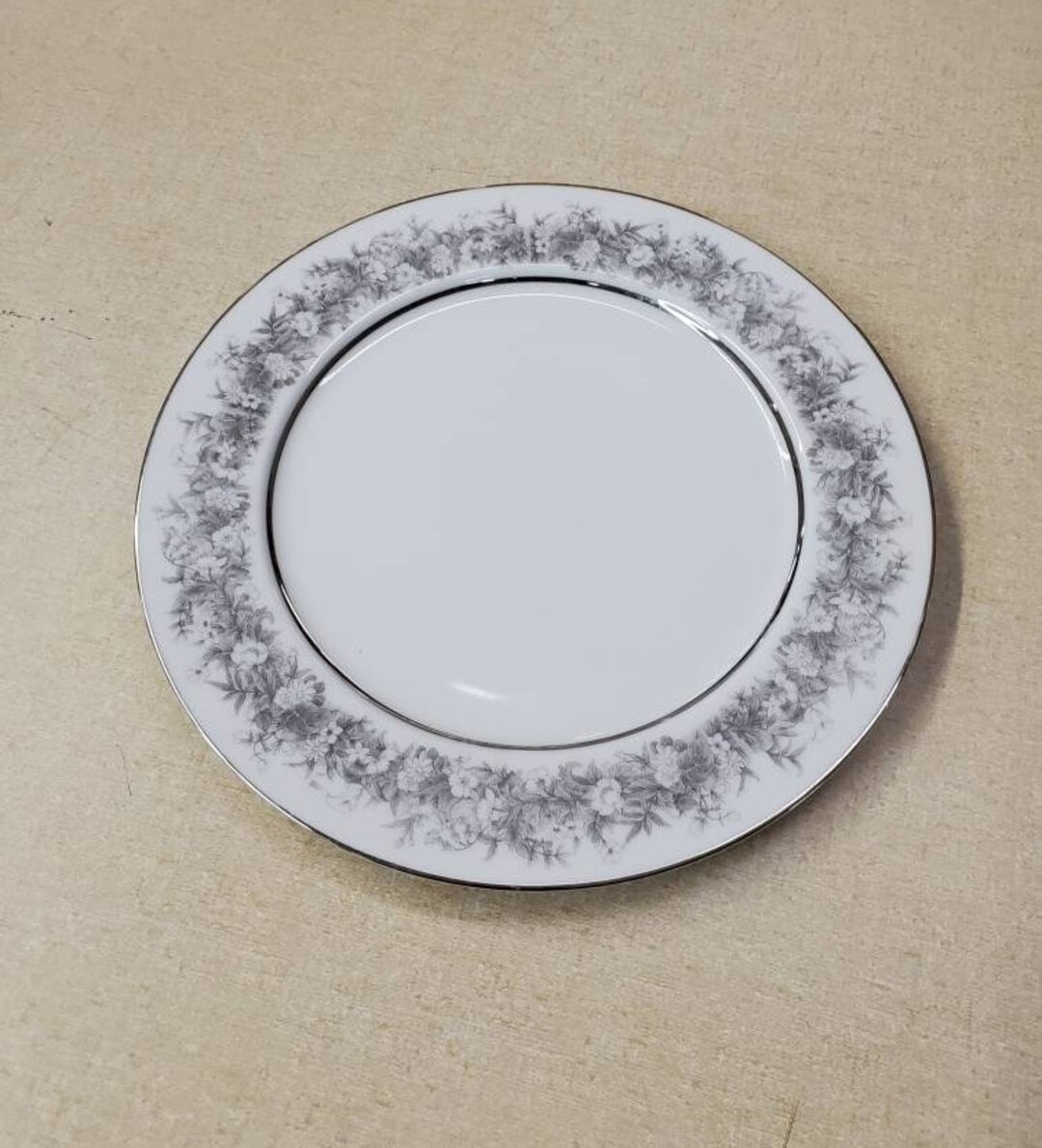 Sango Fine China, Florentine 10.50 Inch Dinner Plate, Gray Flowers on