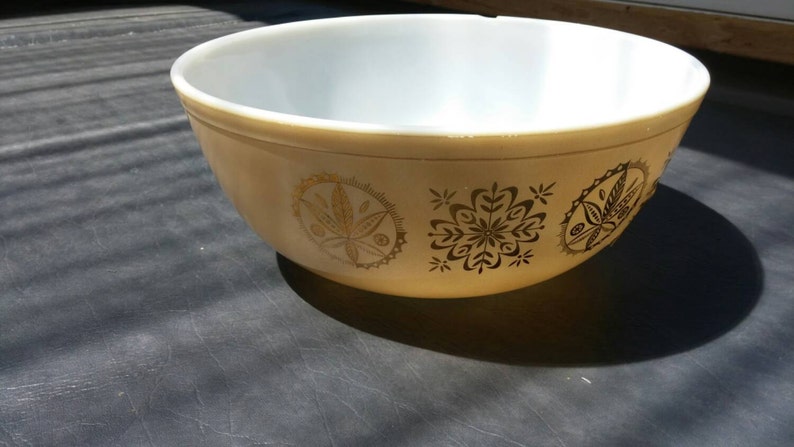 On Sale Very Rare Tan and Gold Hex 4 Quart Pyrex Promotional Mixing Bowl Retro Kitchen Baking Dish 404