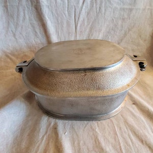 Large 12.75 inch, Guardian Service, Hammered Aluminum Roasting Pan with Matching Covered Lid, Vintage Kitchen Tool