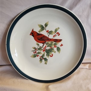 Thomson Pottery, Cardinal Design, 25 cm stengodsservering, röd fågel, järnek, bär, teal band middagstallrik eller hackad tallrik, tillverkad i Kina