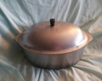 Well Loved Vintage Kitchen "Super Maid" Aluminio Oval grande Auto hilvanado Metal Horno holandés Mid Century Olla de cocina