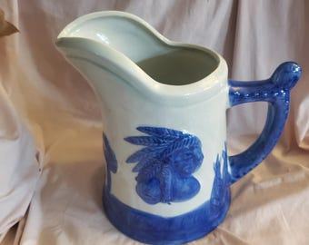 Ceramica Sleepy Eyed da 9 pollici, design capo indiano e teepee, ceramica grigia e blu cobalto, brocca per servire l'acqua, grande vaso per fiori