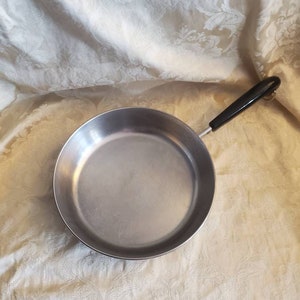 Revere Ware, Copper Bottom, 9.25 inch Saute Pan or Skillet, Chrome Cooking Pot , 89d Vintage Kitchen