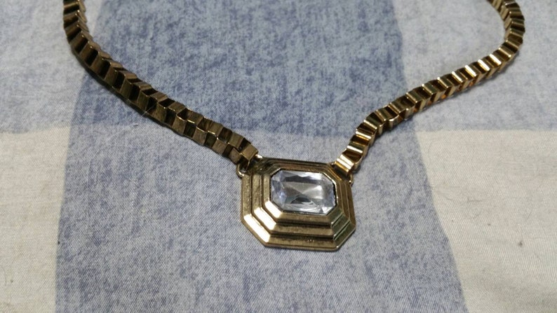 On Sale Alloy Metal Gold Toned Box Chain 20 inch Necklace with Octagon Clear Plastic Pendant Costume Jewelry Fashion Accessory