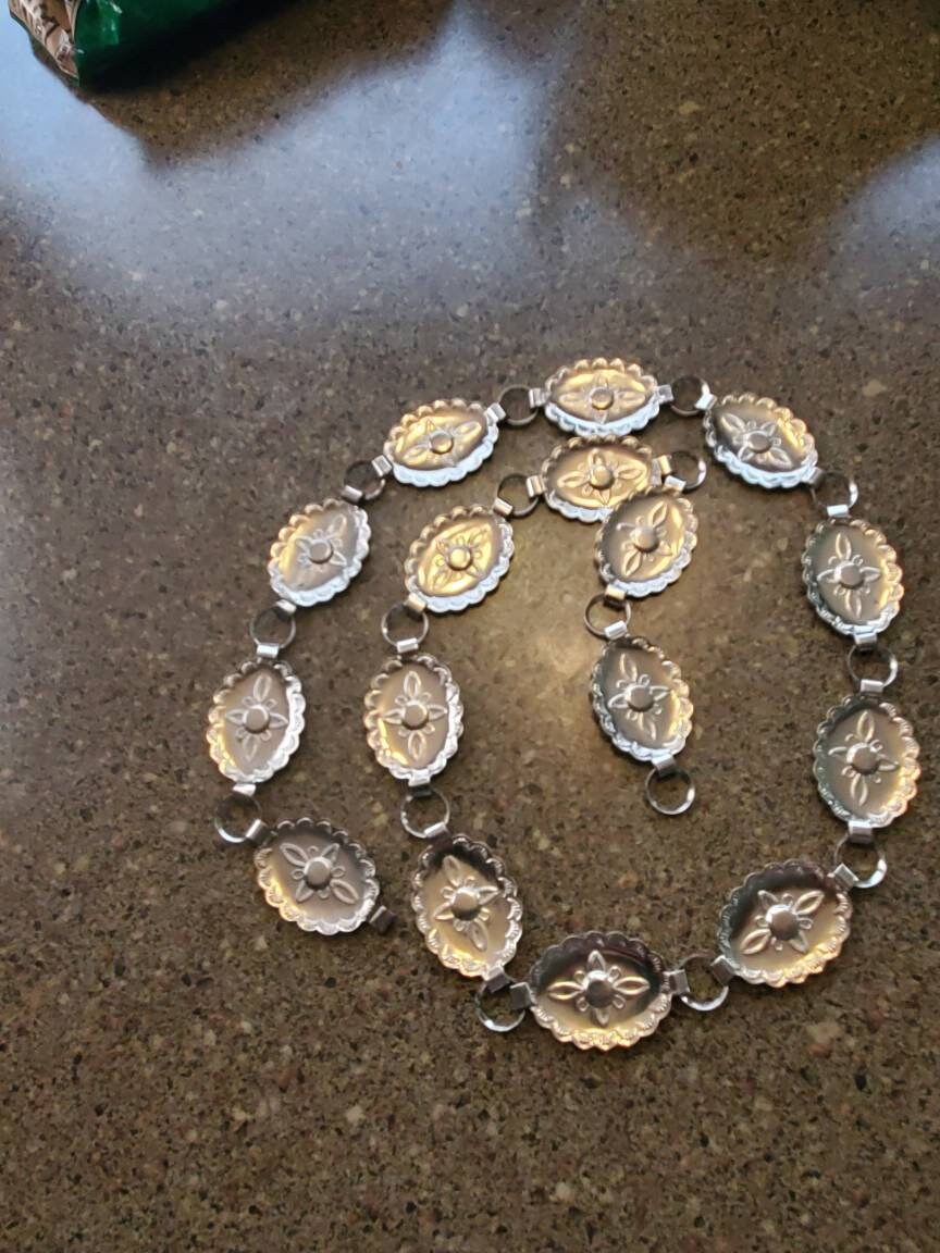 Southwestern Style, Oval Concho, 32 Inch, Fiesta Silver  display picture 2