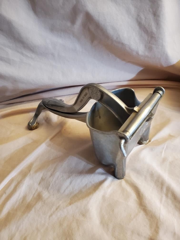 アンティーク　アイアン　ジューサー　搾り器　プレス　文字沢山　アメリカ　100年 アンティーク アイアン ジューサー 搾り器 プレス 文字沢山