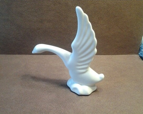 Made in the USA Off White Semi Gloss Wings of Flight Swan or Goose Figurine Collectible Pottery