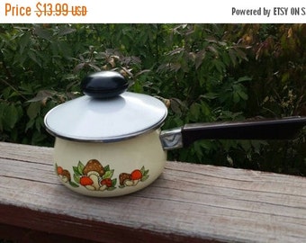 On Sale Vintage Kitchen Mushroom Design Enamel 3 Cup Sauce Pan 1970s Style, with Orange, Brown and Tan Colors