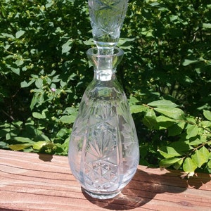 Rose en relief, carafe en cristal au plomb ou bouteille de whisky avec bouchon, articles de bar vintage, design floral image 3
