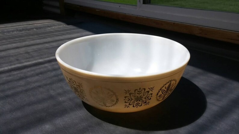 On Sale Very Rare Tan and Gold Hex 4 Quart Pyrex Promotional Mixing Bowl Retro Kitchen Baking Dish 404