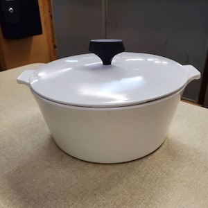 Corning Ware, Buffet Server, 2.5 Quart Round Serving Bowl, B-2 1/2 Solid White Dish with Handles