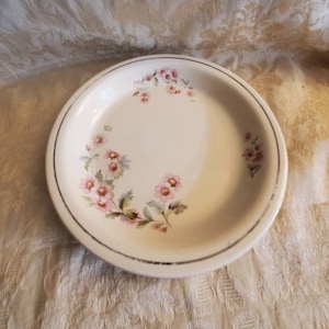 希少品、1940 年代のホーマー ラフリン、バージニア ローズ、9.75 インチ パイ皿、レトロ キッチン、ピンクと白の花柄デザイン、キッチン クラフト