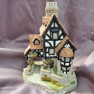 1985, David Winter, 7 inch, Squires Hall from the David Winter Cottages Collection, John Hine Ltd, Made in Britain, Original Box