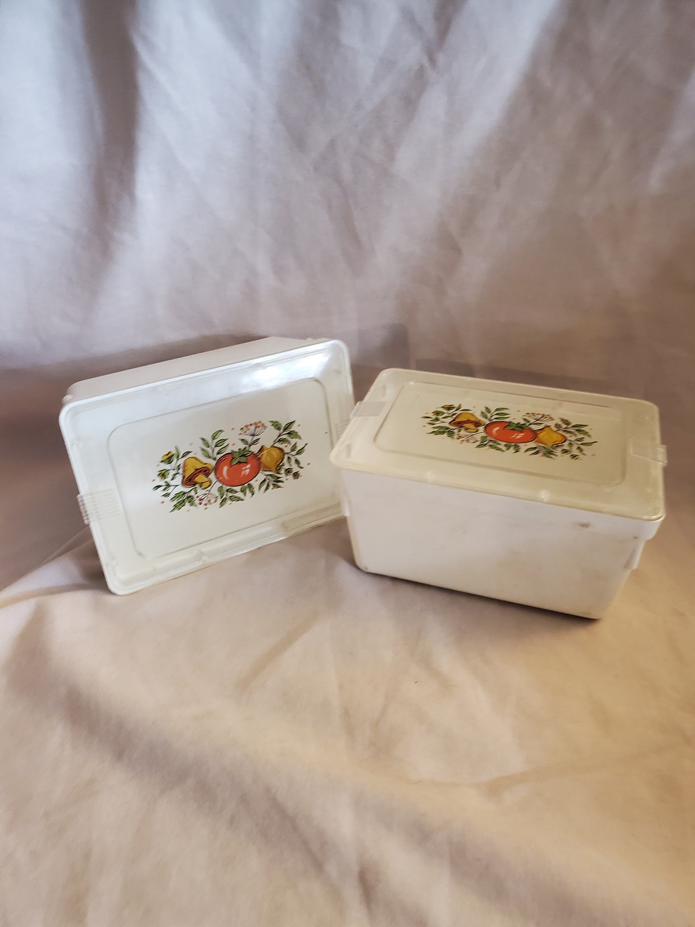 Vintage Tupperware 6582A-1 Tomato Shaped Box, Snack Box Tomato