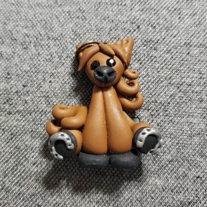 Argile polymère, Cheval brun et blanc, Ornement d&#39;arbre de Noël ou Accent, Style occidental, Figurine faite à la main, Pendentif bijoux