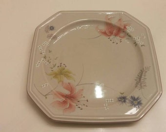 Mikasa Continental Janette Design Assiette de service octogonale en grès de 8,5 po.