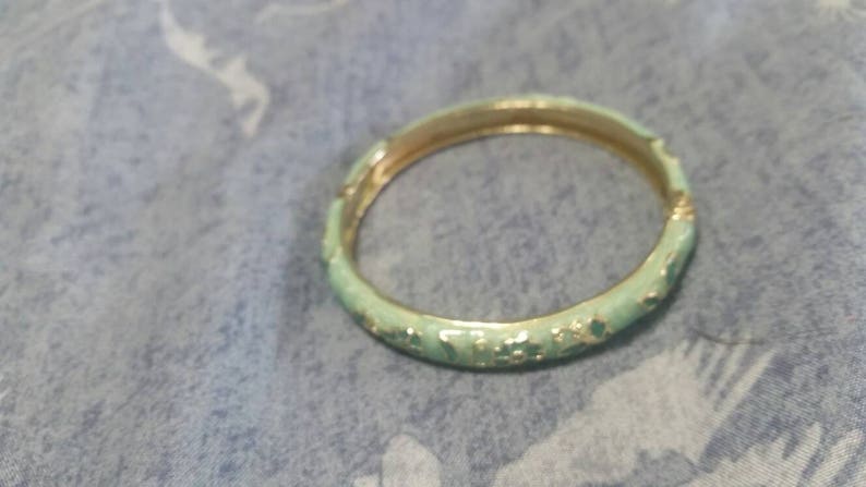 On Sale Collectible Bling Gold Toned Skinny Lime Green Flower Design Spring Loaded Bracelet Costume Jewelry Fashion Accessory