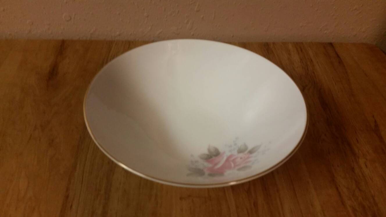 Noritake Roseville Pattern 8 inch Round Vegetable or Pasta Bowl 1960s Pattern with Gold Rim 6238
