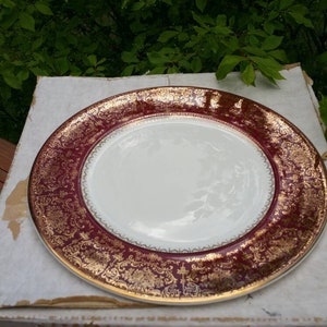 Seltener Fund, Edward Don und Company, Salem China, Rot und Gold Filigrane 10,75-Zoll-Abendessen und Hacken-Teller, 1960er Jahre Teller