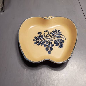 Pfaltzgraff Folk Art , Brown with Blue Grape Design, Large Apple Shaped Baking Bowl, Pie Dish, Casserole Baker, Rare Find