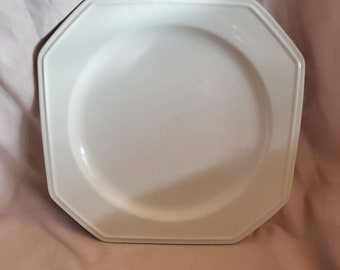 Mikasa Continental , 10,25-Zoll-Abendessen oder Hacken Teller, festliches Weiß, Continental, rein weiß, achteckig, ohne Zierleiste, hergestellt in Japan