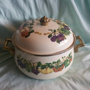 Well Loved, Tabletops Unlimited, Hellgelb, Kensington Garden, 8 Quart Dutch Oven oder Bräter mit Messinggriffen
